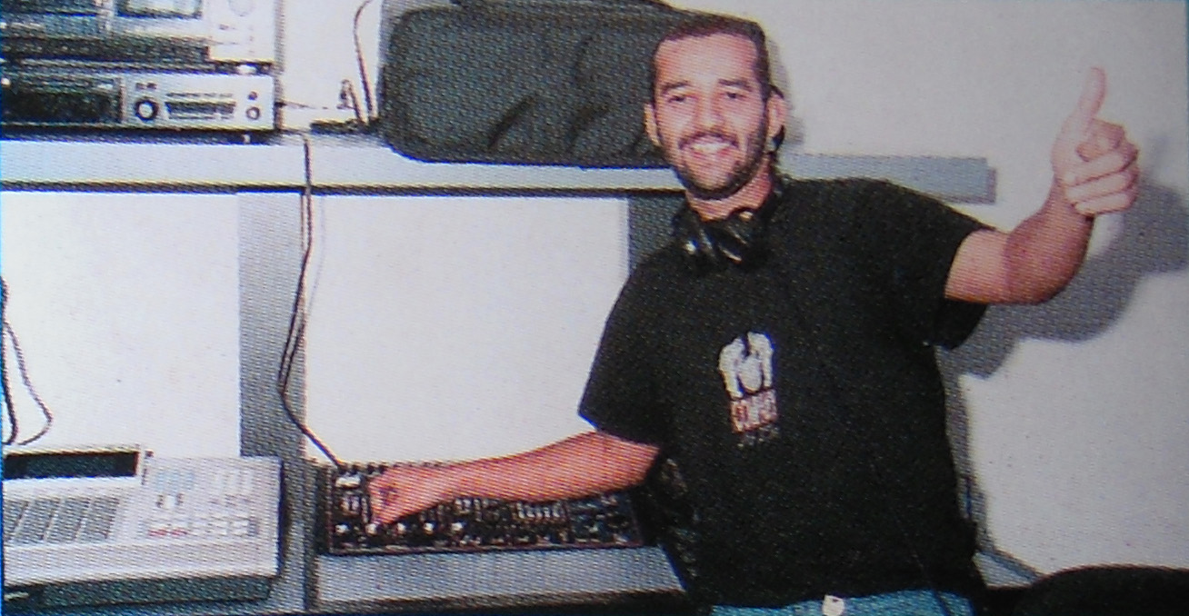 DJ Lugarino, 1998, contracapa do CD